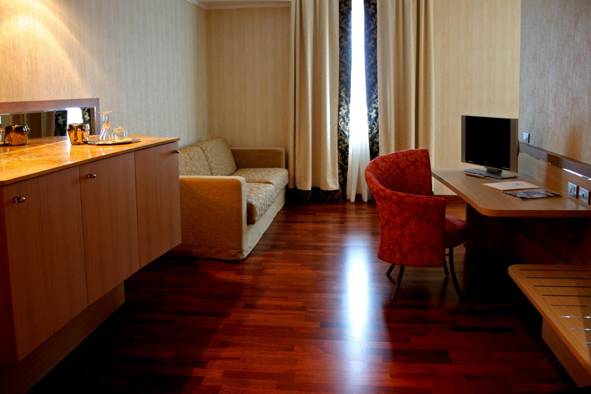 Poli Hotel 4*